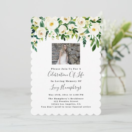 Foto: White Waterverf Flowers Celebration of Life Kaart (Staand voorkant)