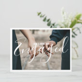 Foto witte rand verloofde aankondiging feestkaart (Staand voorkant)