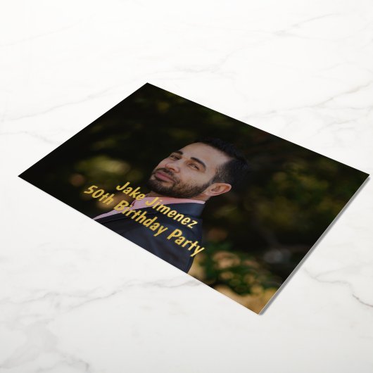 Foto Zwart 50e Verrassing Verjaardag Goud Folie Uitnodiging (Gedraaid)