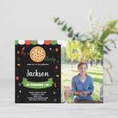 Foto Zwart Rood Pizza Verjaardag Uitnodigingen (Staand voorkant)