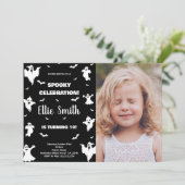 Foto Zwart Wit Halloween Verjaardag Uitnodigingen (Staand voorkant)