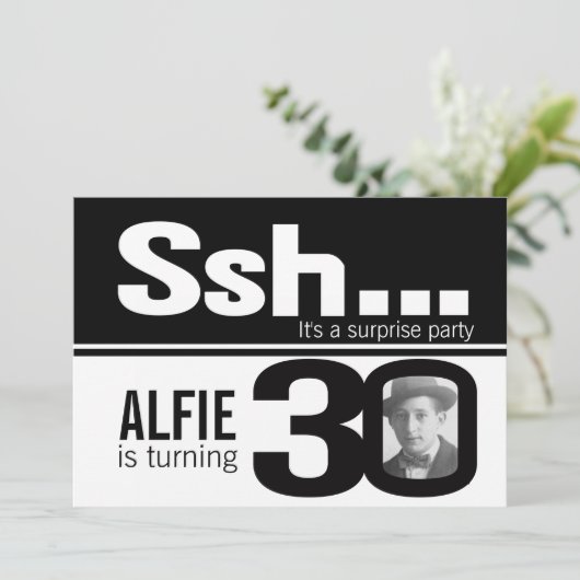 Foto: zwarte witte 30e verjaardag mannen uitnodigi kaart (Staand voorkant)