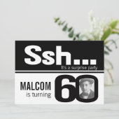 Foto: zwarte witte 60e verjaardag mannen uitnodigi kaart (Staand voorkant)