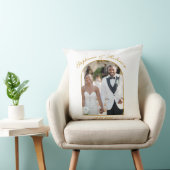 Fotoboog Elegant Goud Script Monogram Bruiloft Kussen (Stoel)