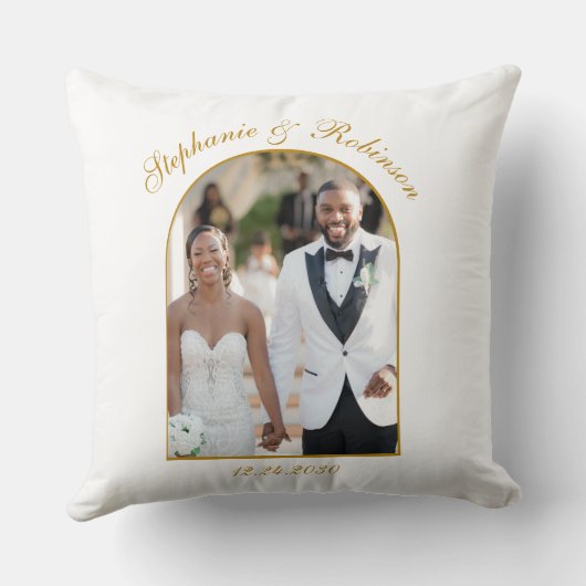 Fotoboog Elegant Goud Script Monogram Bruiloft Kussen (Achterkant)