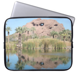 FotoButte Phoenix Arizona reflecteerde in Lake Laptop Sleeve