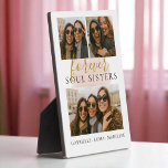 Fotocollage Forever Soul Sisters Vriendschapsgesch Fotoplaat<br><div class="desc">Vier de band die alleen zielszusters begrijpen met deze aangepaste fotocollage-plaquette - perfect voor verjaardagen,  vriendschappen op lange afstand,  of gewoon omdat. Personaliseer je met je favoriete herinneringen en laat je beste vriend weten dat ze voor altijd je persoon is.</div>