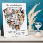 Fotocollage liefde voor mij fotoplaat<br><div class="desc">Hartelijk vormgegeven fotocollage met 20 favoriete foto's. Zal u me trouwen? in elegante bruine kalligrafie wordt gekarteld en uw foto's worden getoond in vierkant formaat op de achtergronden van de momentopnamestijl in een afbeelding van de hartvorm. Je kunt ook je gepersonaliseerde tekst bovenaan toevoegen, zoals, ik hou van je met...</div>