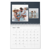 Fotocollage rustige navy blue monogram familie kalender (Mar 2026)