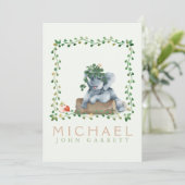 Fotogeboorte van een kleine jongen met een teefje aankondiging (Staand voorkant)