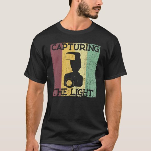 Fotograaf die de lichtfotografiecamera vastlegt t-shirt (Voorkant)