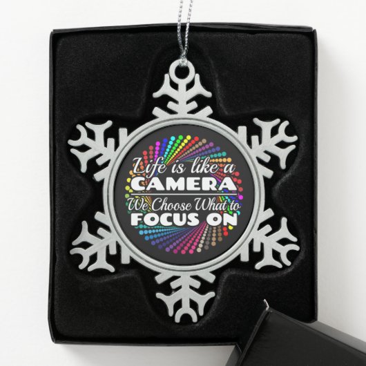 Fotograaf Focus Quote - Leven als een camera Tin Sneeuwvlok Ornament (Kistje)