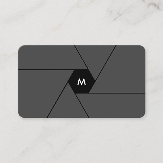 Fotograaf Initiaal Donkergrijs Shutter Lens Modern Visitekaartje (Voorkant)