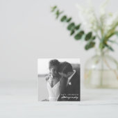 Fotograaf Moderne Script Fotografie QR Code Vierkante Visitekaartje (Staand voorkant)