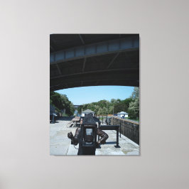 Fotograaf standbeeld met Erie Canal in de achtergr Canvas Afdruk