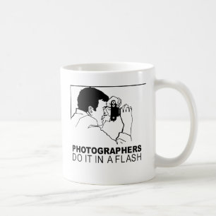 fotografen doen het in een flits koffiemok