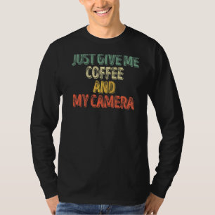 Fotografie geeft me koffie en mijn camera t-shirt