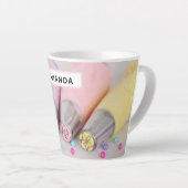 Fotografie met gekleurde afsluiter latte mok (Rechterhoek)