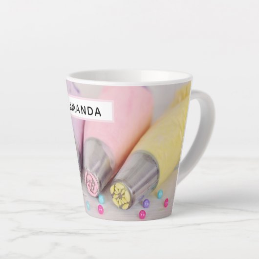 Fotografie met gekleurde afsluiter latte mok (Rechterhoek)