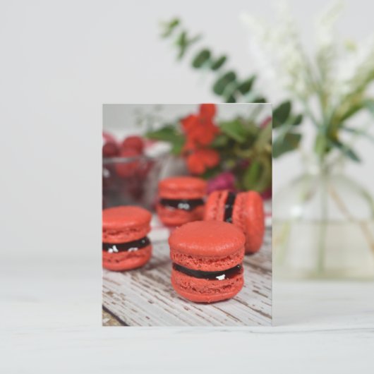 Fotografie Red Cherry Jam vulde Macarons Briefkaart (Staand voorkant)