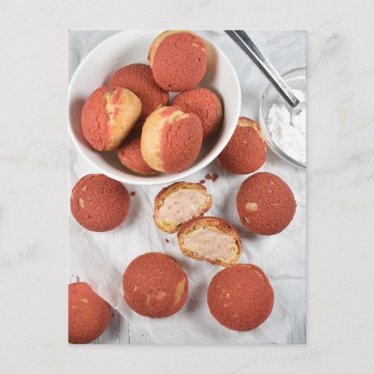 Fotografie van aardbeien Craquelin Choux Buns Briefkaart (Voorkant)