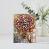 Fotografie van Frangipane Plum Honey Tart Briefkaart (Staand voorkant)