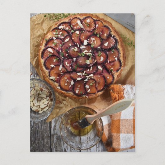 Fotografie van Frangipane Plum Honey Tart Briefkaart (Voorkant)