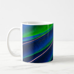 Fotografie van groene en blauwe veren close-up koffiemok