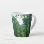 Fotografie van het groene boslandschap latte mok (Rechterhoek)