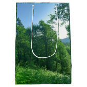 Fotografie van het groene boslandschap medium cadeauzakje (Achterkant)