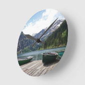Fotografie van het Tranquil Alpine Lake en Boats Ronde Klok (Hoek)