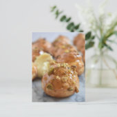 Fotografie van het voedsel Caramel Nut Cream Puff  Briefkaart (Staand voorkant)