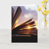 Fotografie van open boek en zonnebank kaart (Gele Bloem)