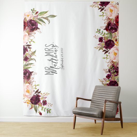 Fotohokje voor bruiloften bordeauxrood bloemmotief wandkleed (In situ)