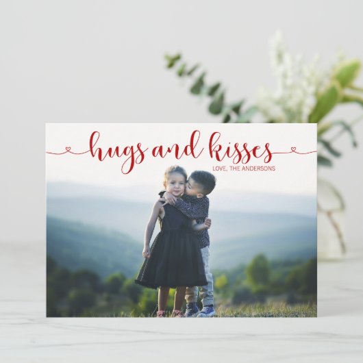 Fotokaart voor Valentijnsdag van Hugs en Kisses Feestdagenkaart (Staand voorkant)