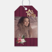 Fotokerstmis: Merry Dark Red Wood Gift Labels Cadeaulabel (Voorkant)