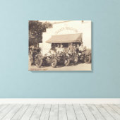 Fotokunst uit 1940 van Biker's Chuck Wagon Canvas Afdruk (Insitu (Houten vloer))