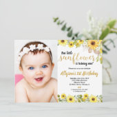 Fotomeisje met zonnebloemen verjaarfeest kaart (Staand voorkant)