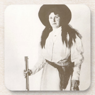 Fotoportret van een cowgirl met een geweer, c1910 onderzetter