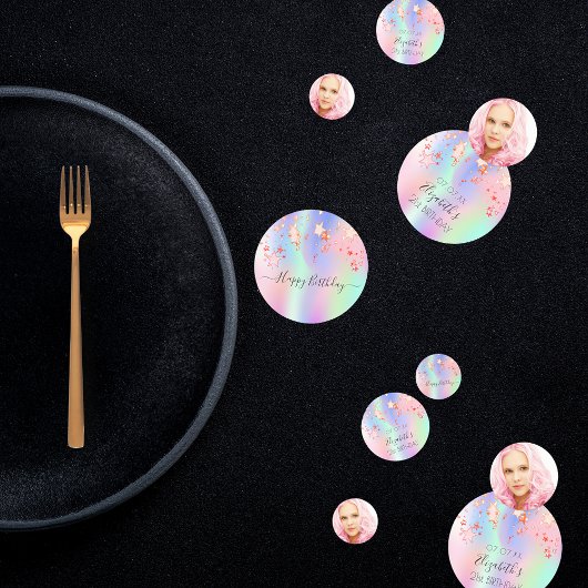 Fotoregenboogholografische sterren op feestdag confetti