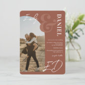 Foto's bold names script arch terracotta bruiloft kaart (Staand voorkant)