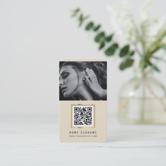 foto's qr code scannable barcode modern beige visitekaartje (Staand voorkant)