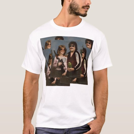 Foto's van de Awkward-familie - Paar met papegaai! T-shirt (Voorkant)