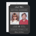 Foto's van de oude school, klassiek gestileerd | Z Save The Date<br><div class="desc">Stuur moderne stijl "old school foto" opslaan van de data,  met behulp van uw kindertijd foto's! De achtergrondkleur kan eenvoudig worden aangepast aan elke gewenste kleur - zowel aan de voor- als achterkant. Afgebeeld: gedempt zwart. Moderne witte strepen ontwerp op de rug.</div>