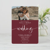 Foto's van het moderne elegante rode bogundy bruil kaart (Staand voorkant)