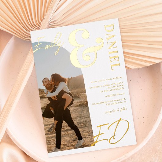 Foto's vet name script arch gold bruiloft folie uitnodiging
