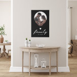 Fotoserie Modern script Eenvoudig hart Imitatie Canvas Print<br><div class="desc">Foto Familie Modern Script Simple Heart Faux Canvas Print Wall Art biedt uw favoriete foto met de elegante tekst "Familie" in de moderne scripttypografie en het jaar dat is ingesteld met het accent van een liefdeshart. Perfect geschenk voor Kerstmis, verjaardag, Moederdag, Vaderdag, jubileum, pasgeborene en nog veel meer. Ontworpen door...</div>