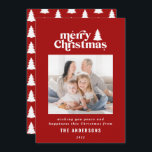 Fototoestel voor meest veeleisende kerstfoto feestdagenkaart<br><div class="desc">Kantste kerstfoto-typografie-feestkaart. Met moderne handgetekende tekst en bomen.</div>