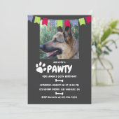 Fotouitnodiging van Dog of Puppy Birthday Party Kaart (Staand voorkant)