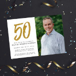 Fotouitnodiging voor Glitter Gold 50e verjaardag Kaart<br><div class="desc">Viel 50 jaar met deze witte,  zwarte en faux goudglitteruitnodiging met een grote gestileerde 50-jarige uitnodiging,  samen met een foto van de gast of gasten van eer. Dit werkt goed voor een 50e verjaardag of een 50e verjaardag feest.</div>
